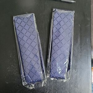 Set of 2 navy blue ties and pocket handkerchief (new)
